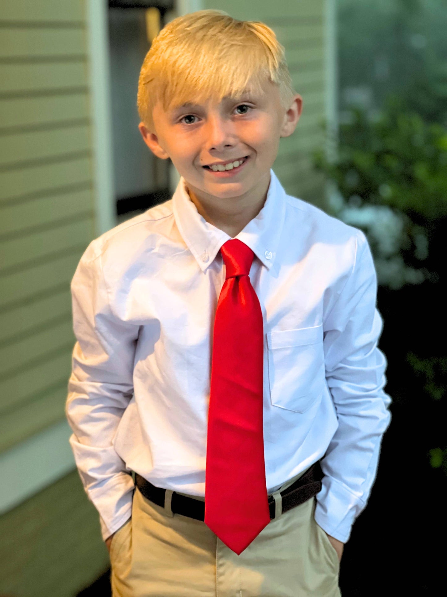 Haute Red Solid Christmas Holiday Child Tween Necktie: Medium